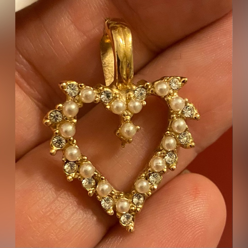 Vintage Roman Signed Gold
Heart Pendant Rhinestone
Textured Chunky Romantic
Bail